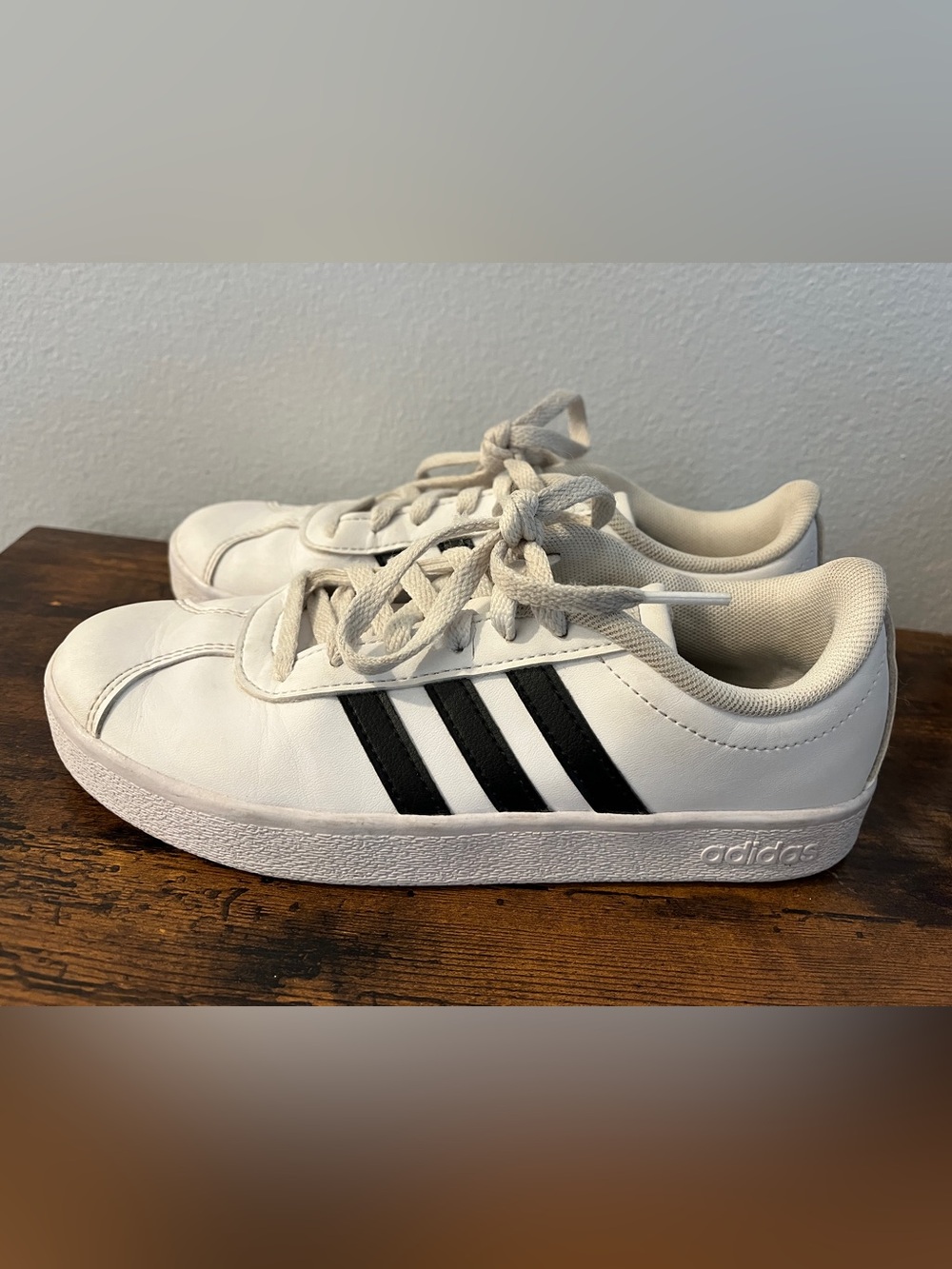 Adidas VL Court 2.0 J DB1831 White Leather Youth Size 2.5 Kids Skate Sneakers